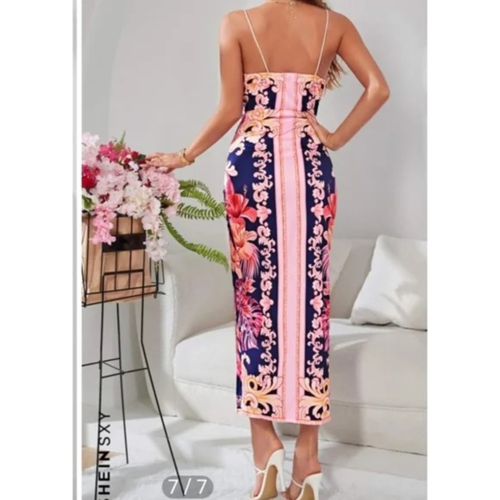 Sexy SHEIN stretch cami with floral design - Picture 2 of 3